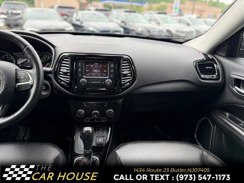 Used 2018 Jeep Compass Latitude AWD/4WD image 24