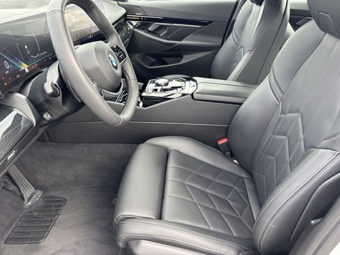 Used 2025 BMW 530i xDrive image 17