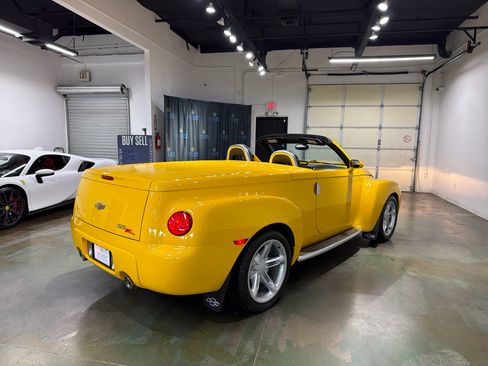 Used 2004 Chevrolet SSR w/ Preferred Equipment Group image 31