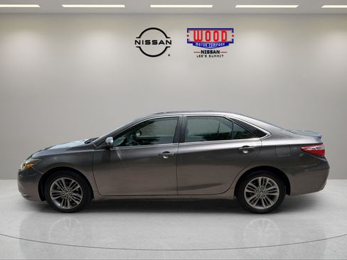 Used 2017 Toyota Camry SE FWD image 5