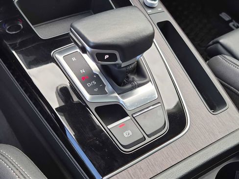 Used 2023 Audi Q5 e Premium w/ Convenience Package image 24