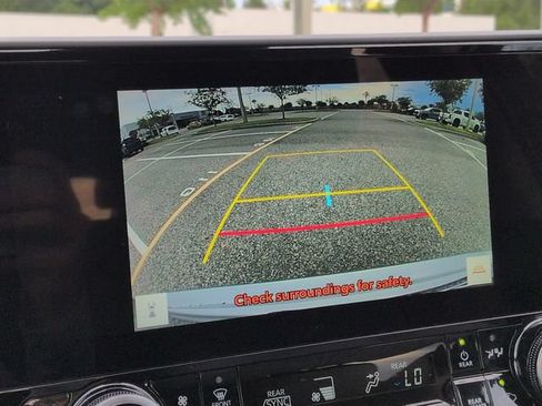 Used 2024 Toyota Highlander Limited FWD image 21