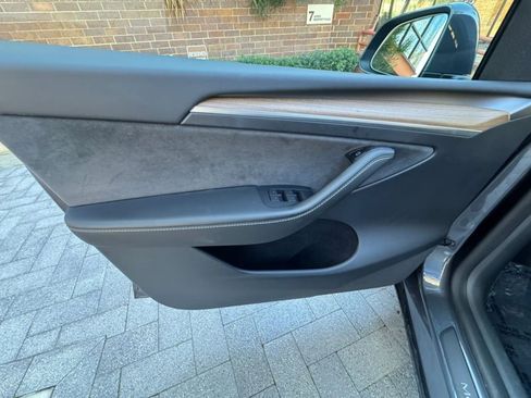 Used 2025 Tesla Model Y Long Range AWD/4WD image 38