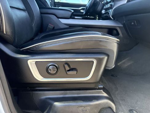 Used 2024 RAM 1500 Laramie AWD/4WD image 12