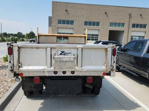 Used 2017 Ford F550 2WD Regular Cab Super Duty image 3