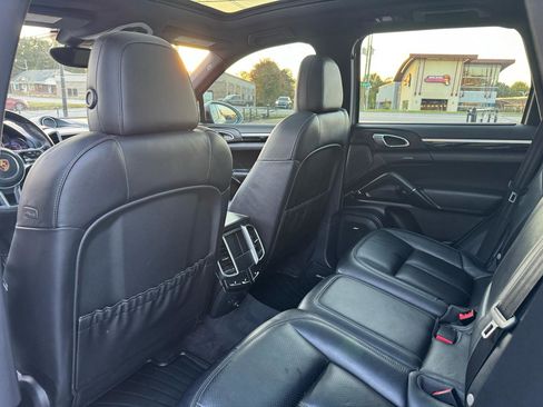 Used 2018 Porsche Cayenne AWD/4WD image 13