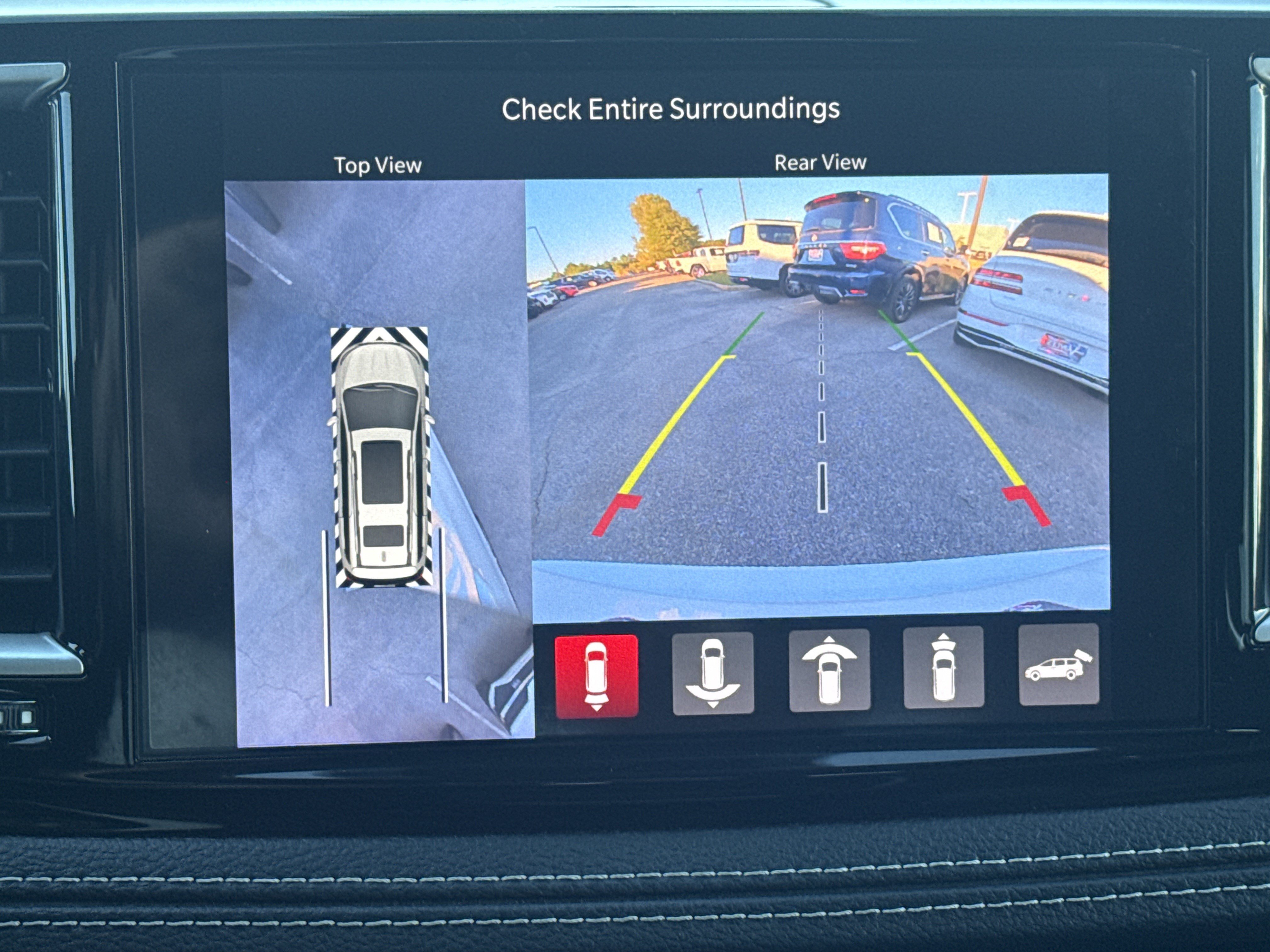 Used 2023 Chrysler Pacifica Touring-L w/ Uconnect Theater Family Group AWD/4WD image 29