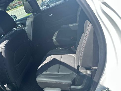 Used 2023 Chevrolet Traverse RS AWD/4WD image 9