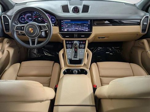 Used 2023 Porsche Cayenne Platinum Edition image 21