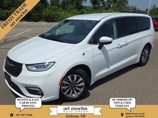 Used 2023 Chrysler Pacifica Touring-L FWD video 1
