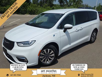 Used 2023 Chrysler Pacifica Touring-L
