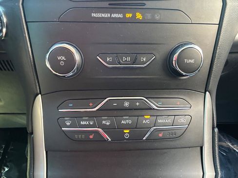 Used 2019 Ford Edge SEL w/ Equipment Group 201A FWD image 19
