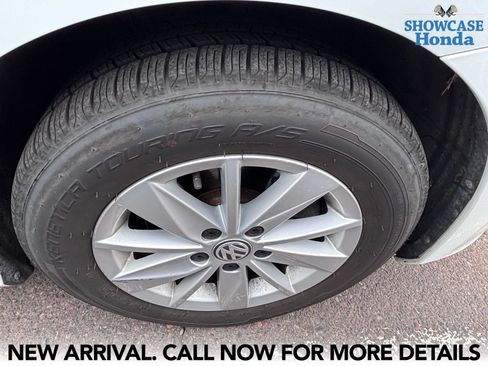 Used 2016 Volkswagen Golf 2-Door FWD image 7