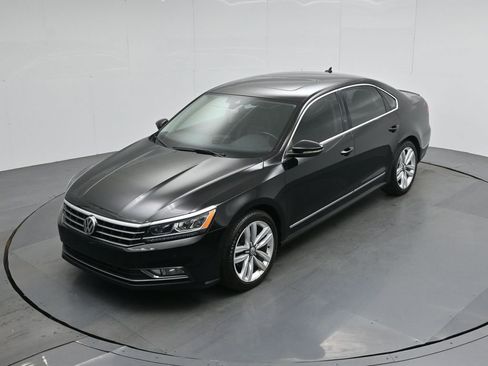 Used 2016 Volkswagen Passat 3.6 SEL Premium image 34