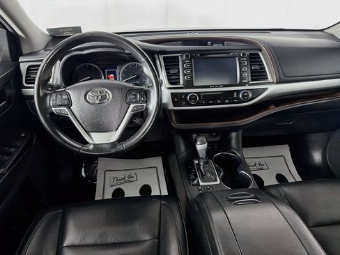 Used 2019 Toyota Highlander XLE AWD/4WD image 22