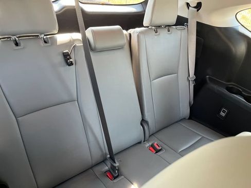 Used 2024 Toyota Highlander XLE AWD/4WD image 23