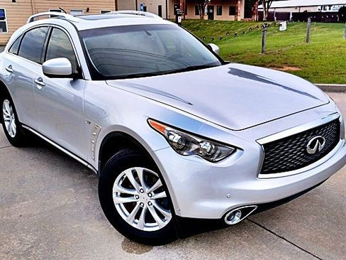 Used 2017 INFINITI QX70 2WD w/ Premium Package image 4