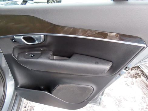 Used 2018 Volvo XC90 T6 Momentum w/ Convenience Package image 22