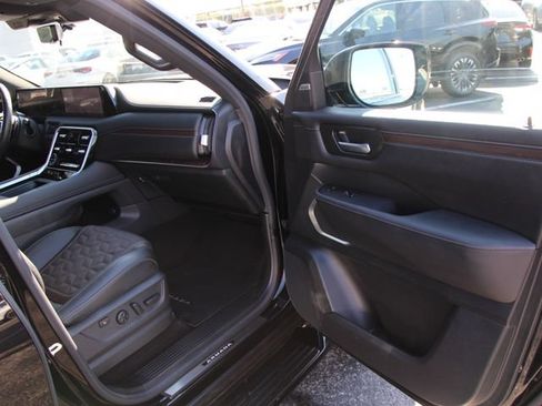 Certified 2025 Nissan Armada Platinum Reserve AWD/4WD image 34