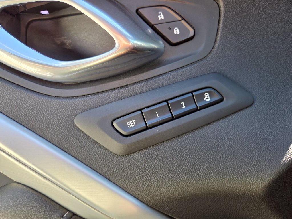 Used 2020 Chevrolet Camaro SS RWD image 21