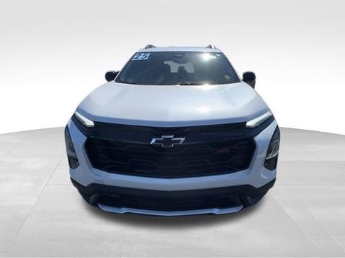 Used 2025 Chevrolet Equinox RS w/ Convenience Package III FWD image 3