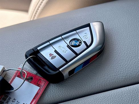 Used 2021 BMW X5 M50i w/ Executive Package image 32