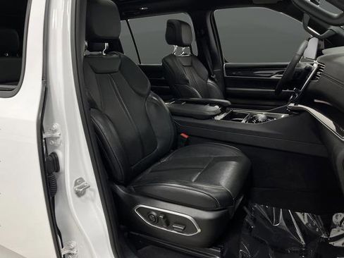 Used 2024 Jeep Wagoneer L 4WD w/ Premium Group I image 33