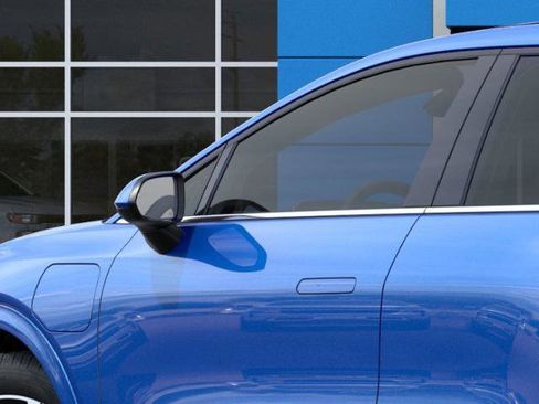 New 2025 Chevrolet Equinox EV LT image 12