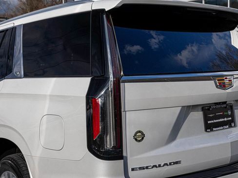 Used 2024 Cadillac Escalade Premium Luxury image 38