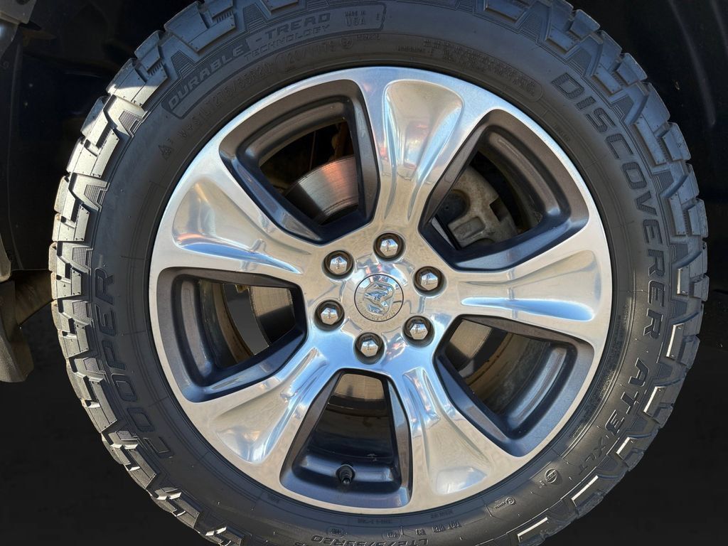 Used 2022 RAM 1500 Laramie AWD/4WD image 9