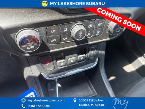 Used 2021 GMC Terrain SLE w/ Driver Convenience Package AWD/4WD image 9
