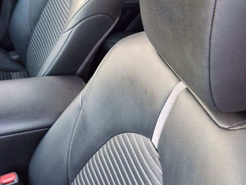 Used 2018 Toyota Camry SE FWD image 10