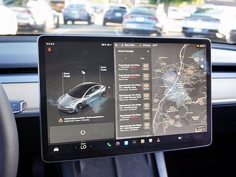 Used 2022 Tesla Model 3 Long Range image 32