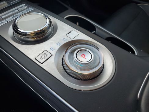 Used 2022 Genesis GV70 2.5T w/ Advanced Package image 31