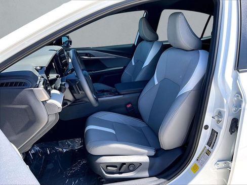 Used 2025 Toyota Camry SE w/ Convenience Package FWD image 27
