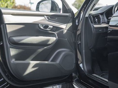 Used 2025 Volvo XC90 B6 Plus image 38