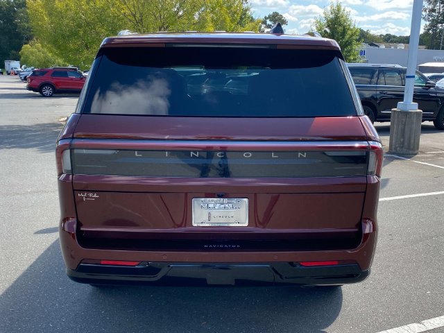 New 2027 Lincoln Navigator Reserve w/ Jet Appearance Package AWD/4WD image 27