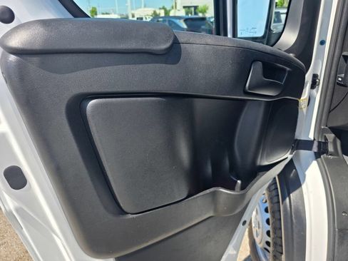 Used 2025 RAM ProMaster 2500 w/ Convenience Group FWD image 13