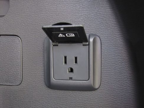 Used 2024 Mitsubishi Outlander 4WD Plug-In Hybrid image 24
