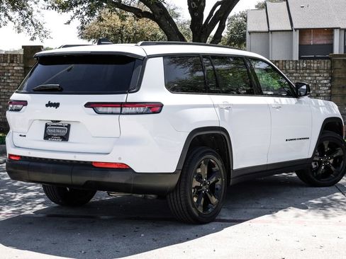 Used 2023 Jeep Grand Cherokee L Laredo image 15