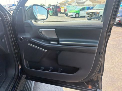 Used 2025 Ford Expedition Platinum AWD/4WD image 38