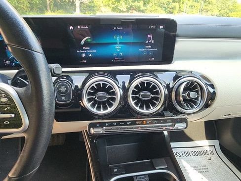 Used 2022 Mercedes-Benz CLA 250 image 23