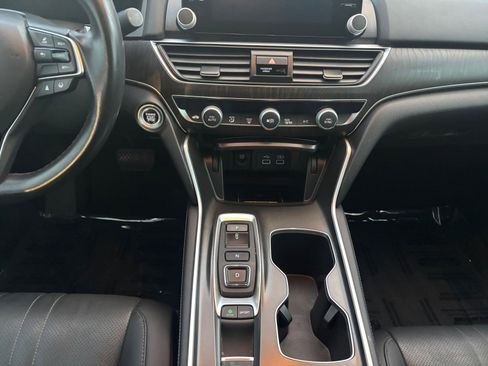 Used 2022 Honda Accord Touring image 11