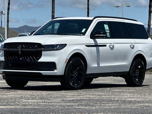 New 2026 Lincoln Navigator Reserve w/ Jet Appearance Package AWD/4WD image 7