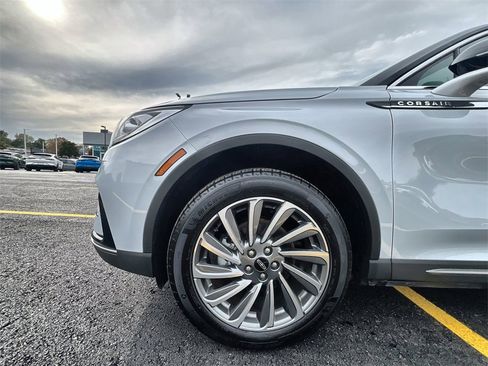 Certified 2025 Lincoln Corsair Reserve w/ Rear Removable Package Tray image 25