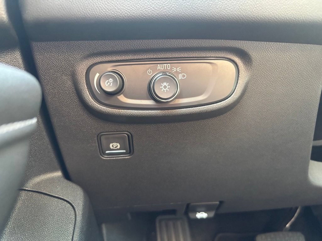 Used 2024 GMC Terrain SLE FWD image 25