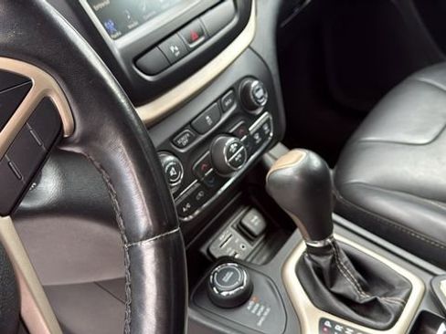 Used 2018 Jeep Cherokee Limited AWD/4WD image 23
