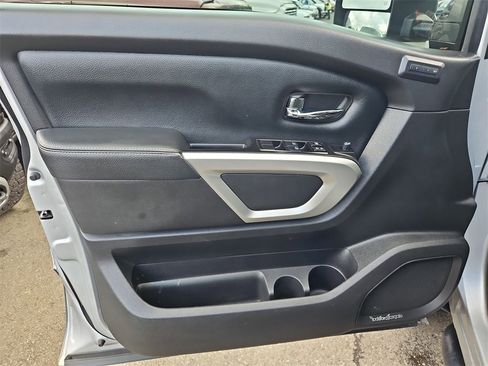 Used 2018 Nissan Titan PRO-4X w/ Pro-4x Convenience Package image 11