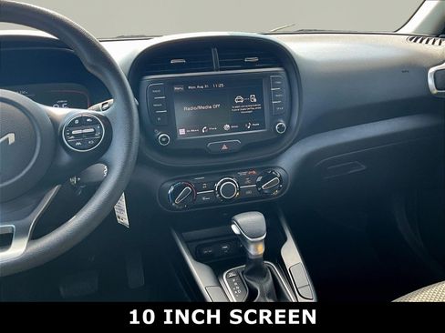 Used 2025 Kia Soul LX w/ LX Technology Package FWD image 7