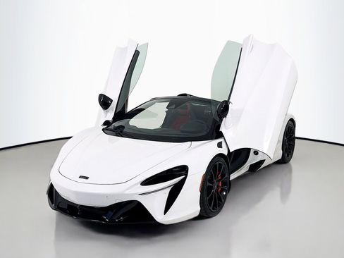 New 2026 McLaren Artura Spider RWD image 3